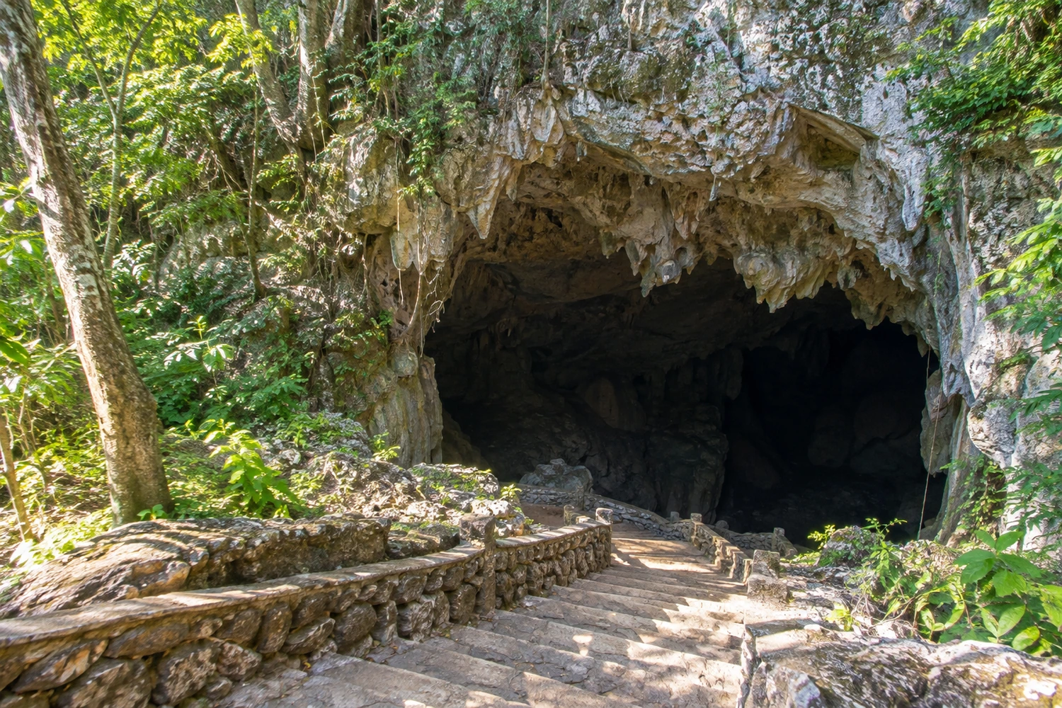 Gruta do Lago Azul