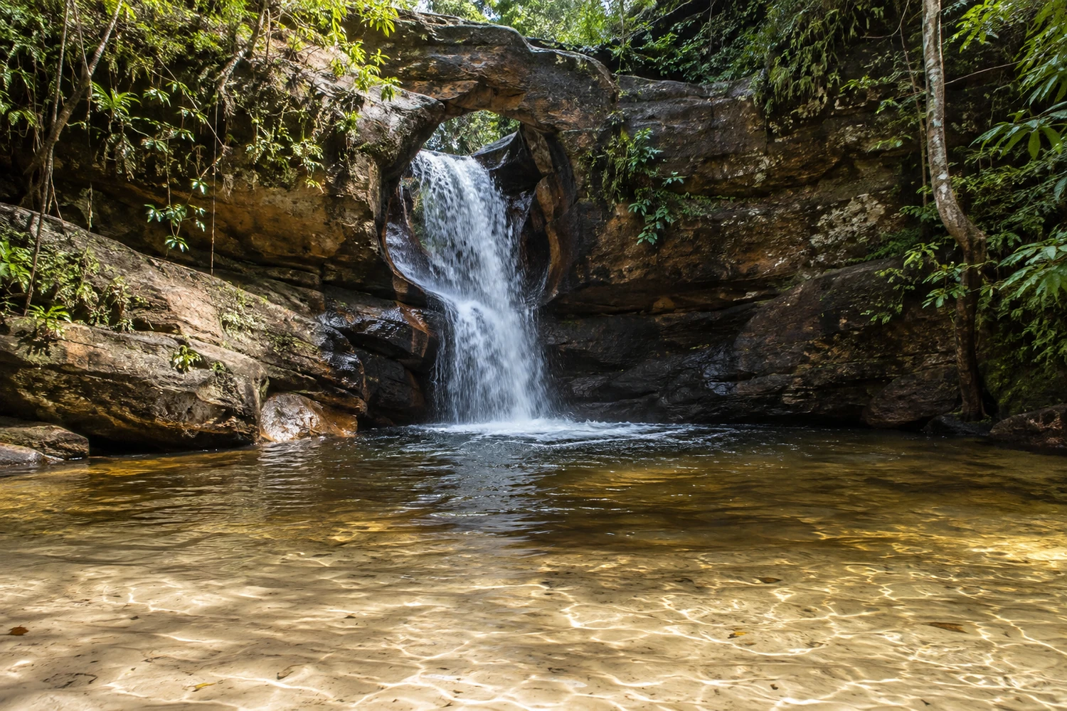 Cachoeira da Pedra Furada