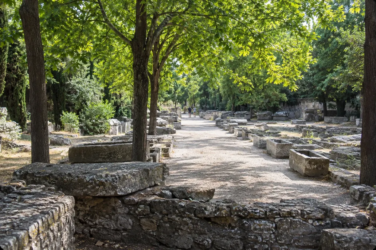 Les Alyscamps