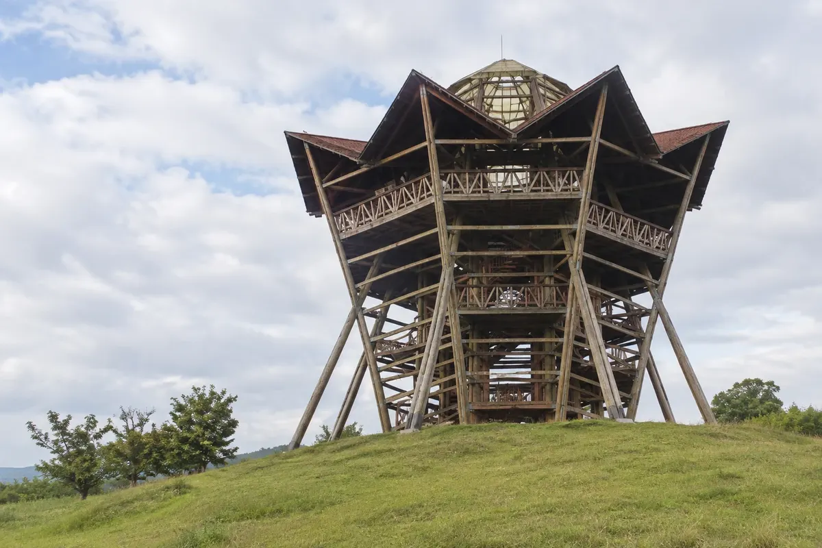 Mirador Colina Iluminada