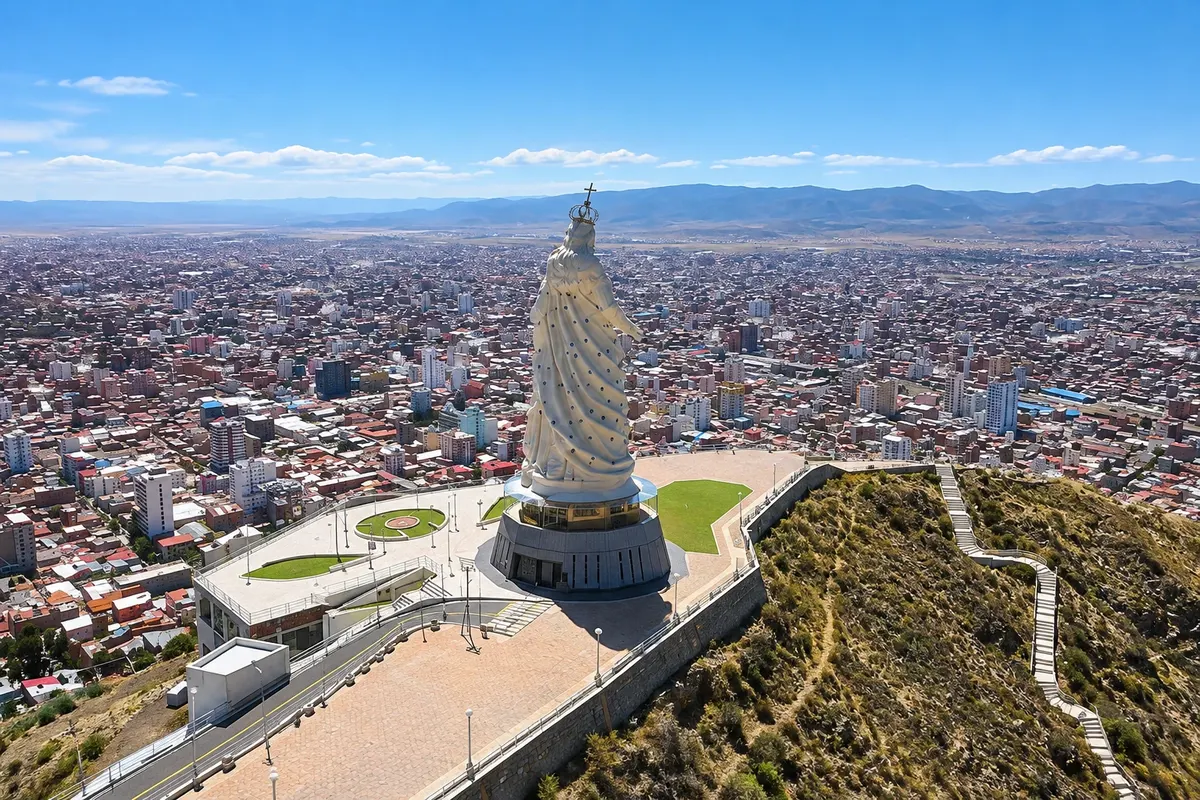Monumento a la Virgen del Socavón