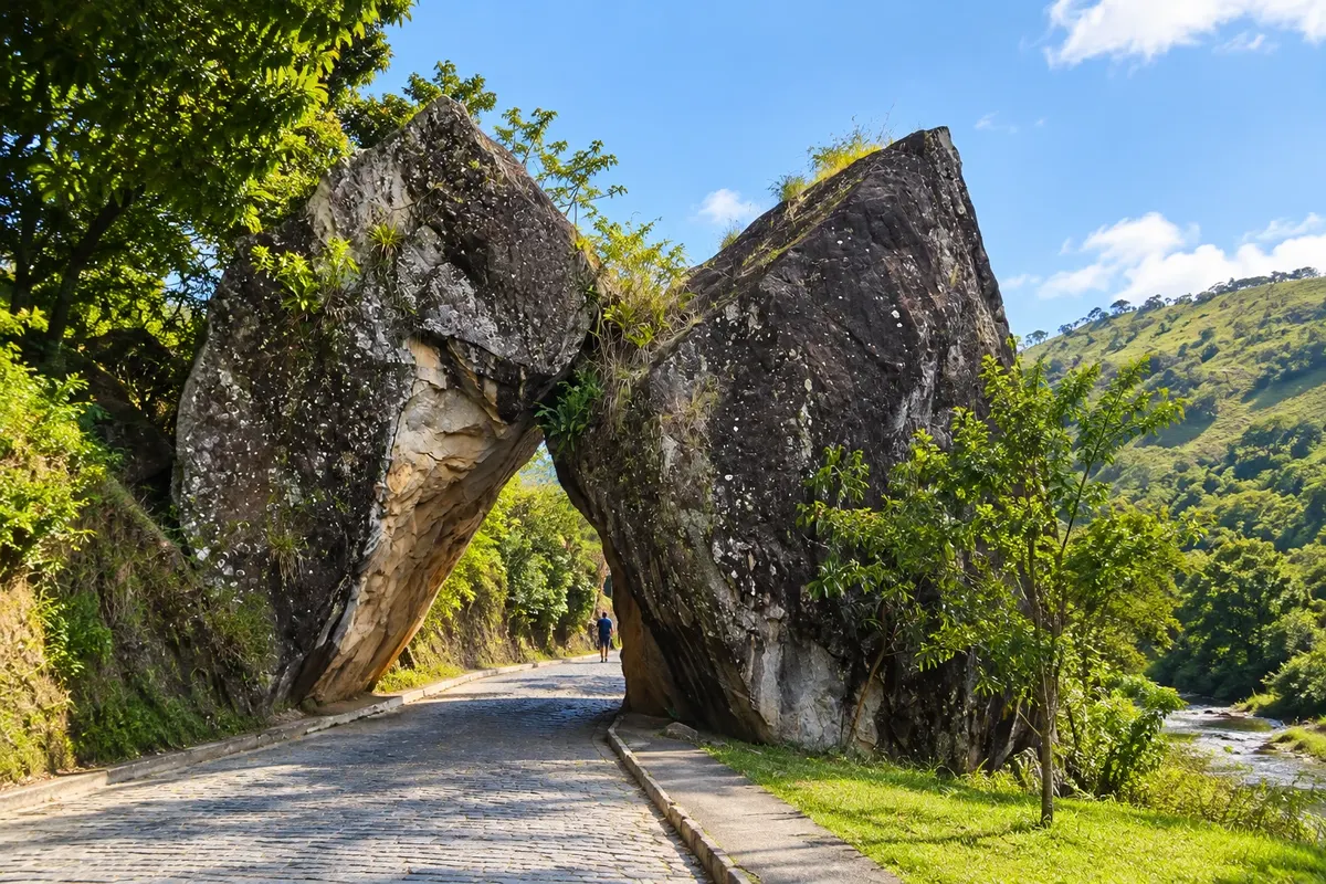 Pedra Duas Irmãs