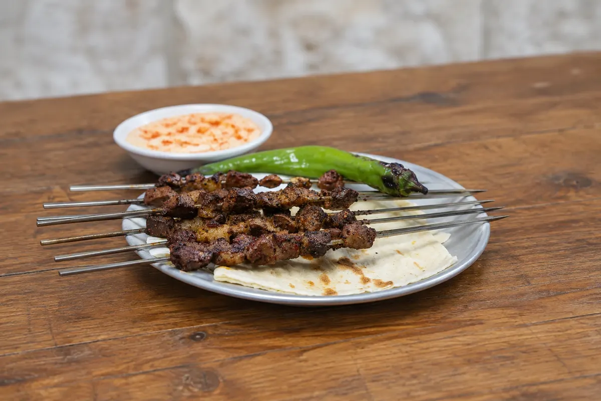 Diyarbakır ciğer kebabı — Diyarbakır, Turquia