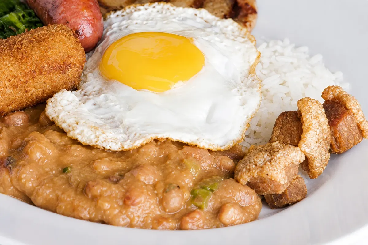 Virado à paulista — detalhe do alimento ou preparo.