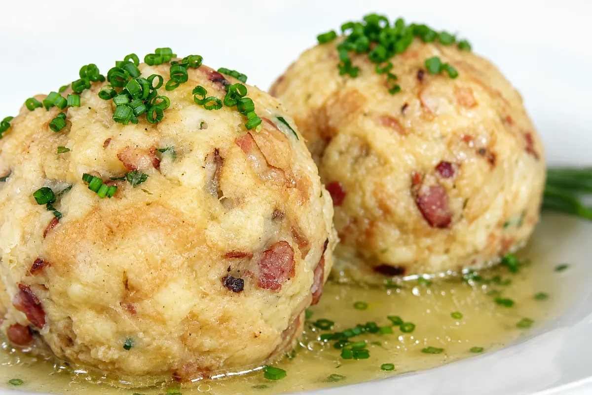 Tiroler Speckknödel — Áustria.