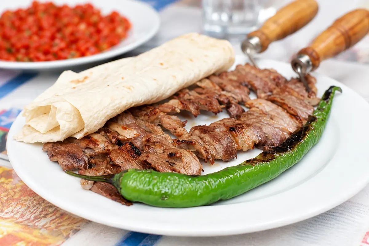 Cağ kebabı — Erzurum, Turquia.