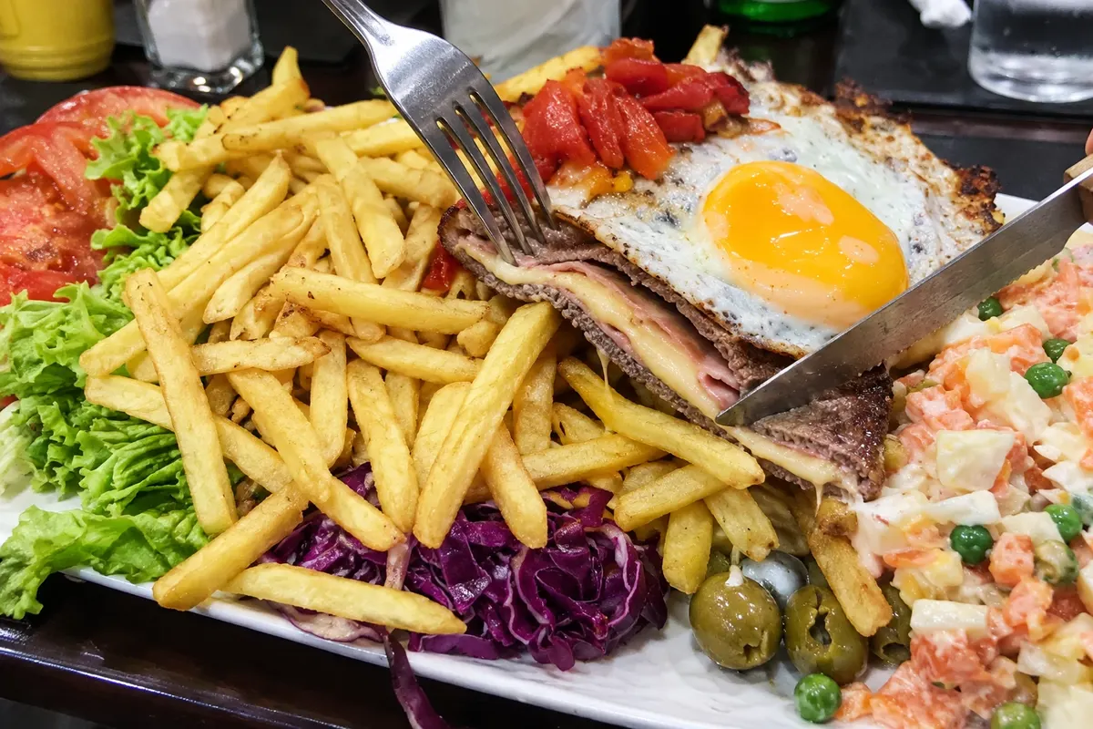 Chivito — Uruguai.
