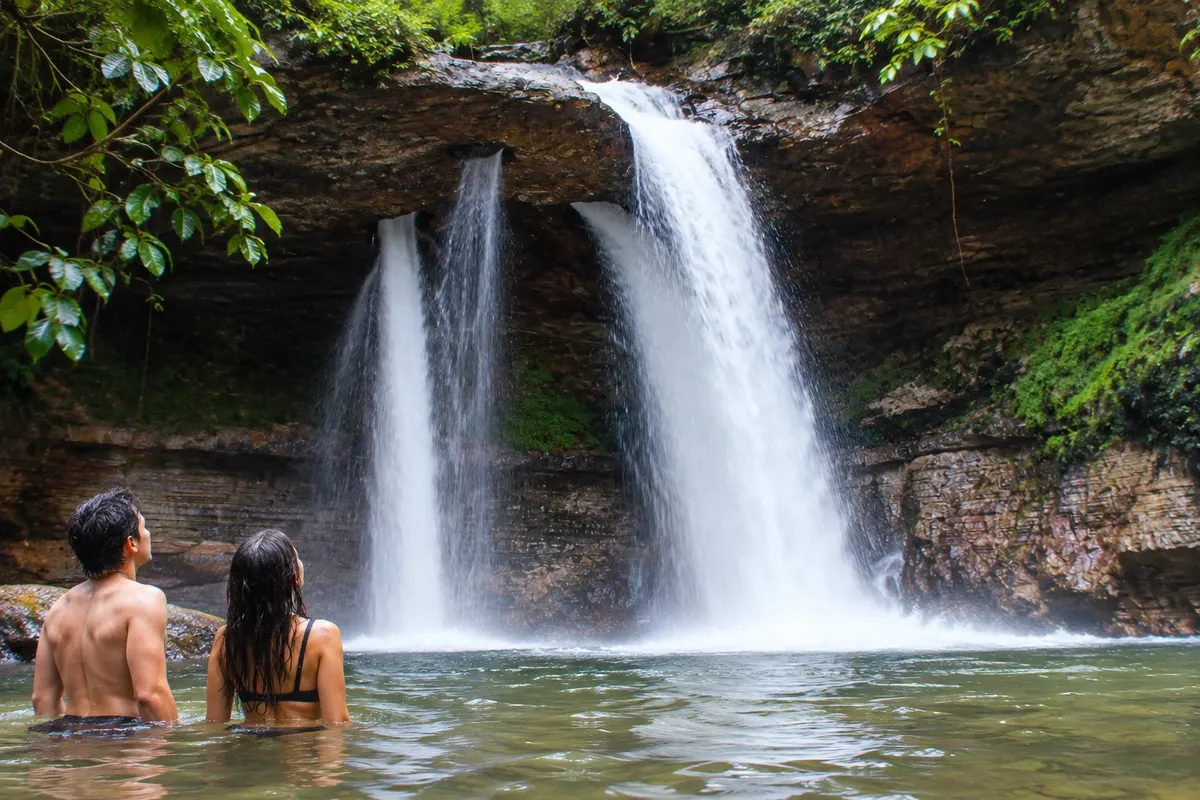 Cachoeira da Pedra Furada