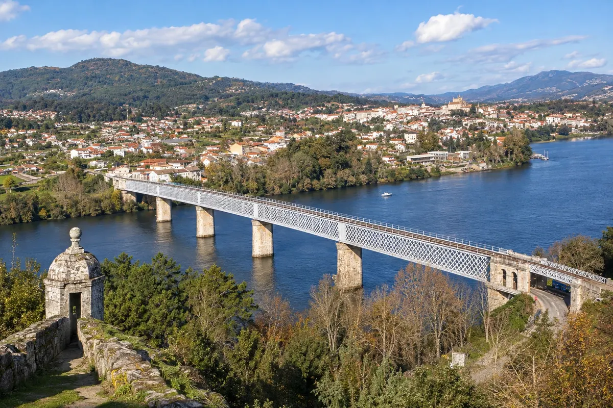 Porto–Vigo–Santiago de Compostela de trem