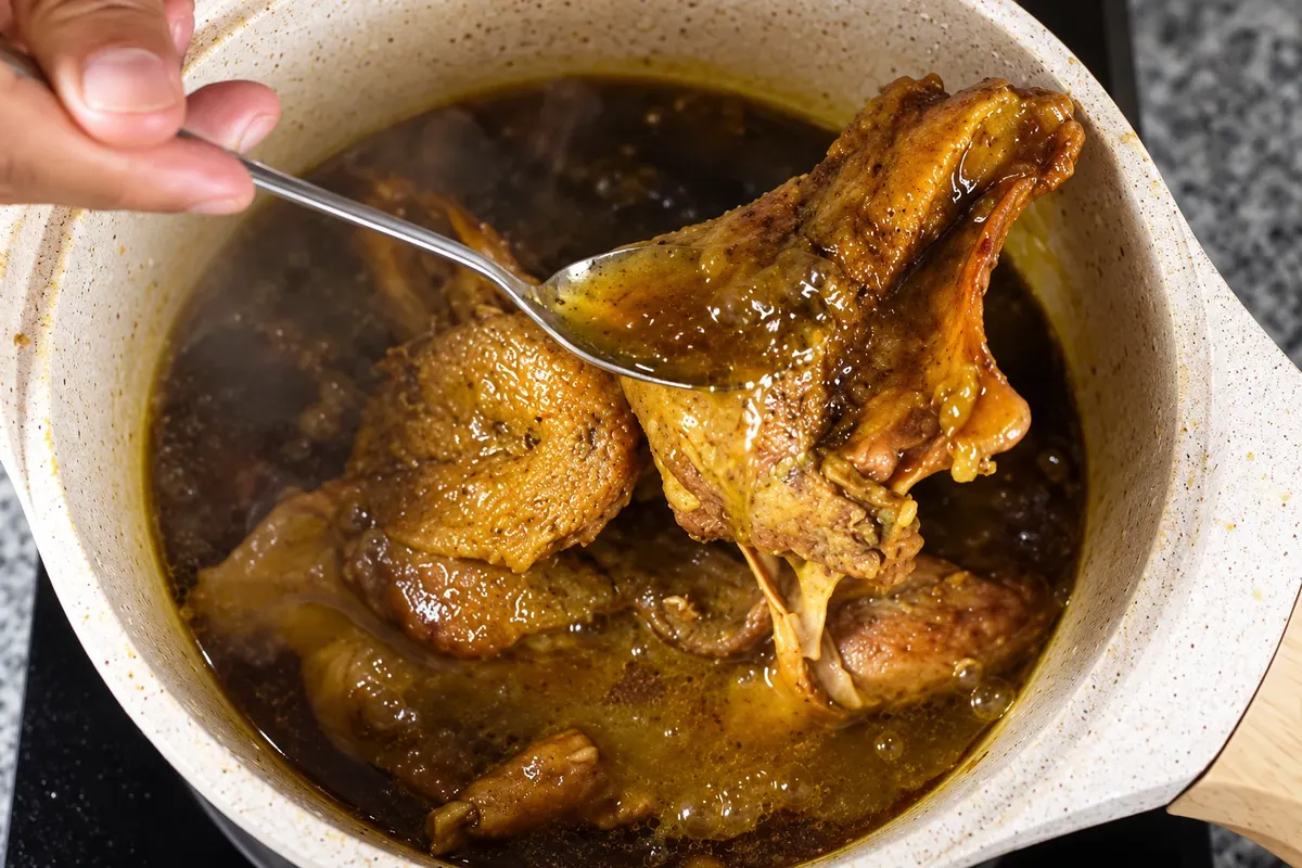 Arroz con pato: preparo ou serviço.
