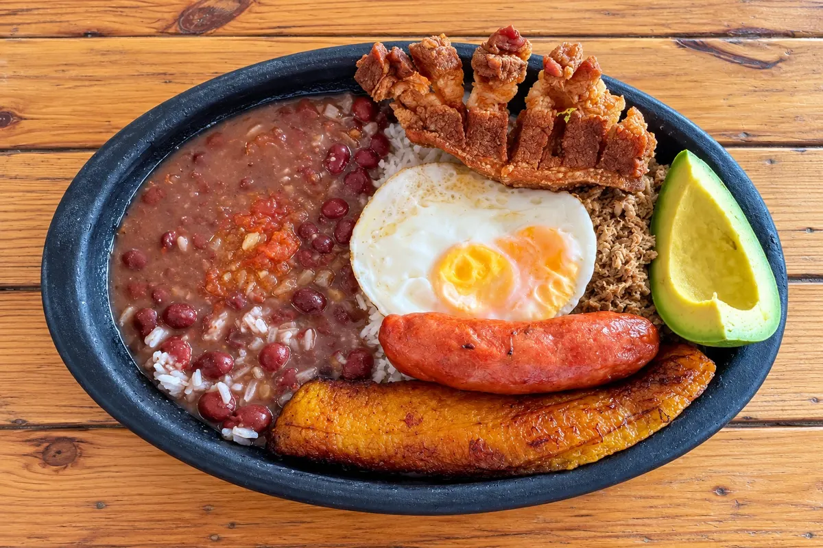 Bandeja paisa — Antioquia, Colômbia