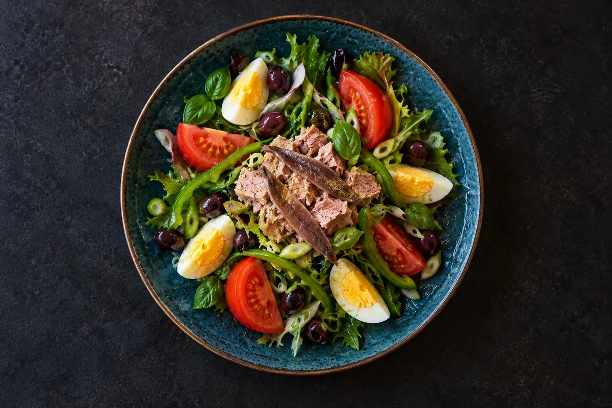 Salade niçoise — Nice, França